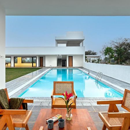 Stayvista At Aj House With Pvt Pool & Projector Set-Up Haiderabad Buitenkant foto