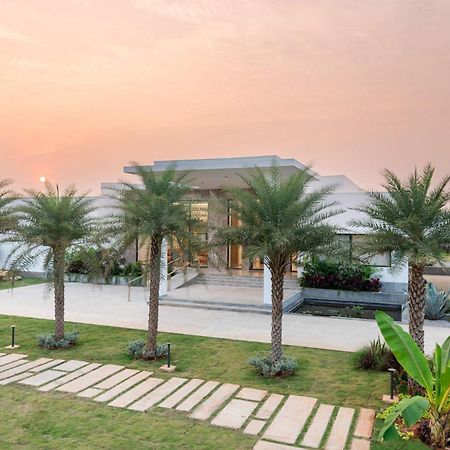 Stayvista At Aj House With Pvt Pool & Projector Set-Up Haiderabad Buitenkant foto